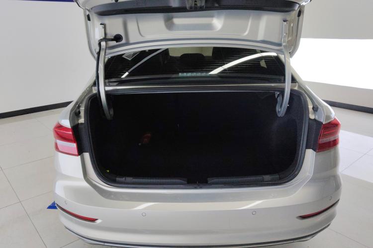 大众 朗逸 2021款 280TSI DSG舒适版机舱底盘23