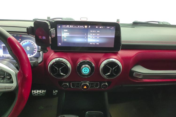 北京BJ40 2020款 2.0T 自动四驱城市猎人版侠客型中控内饰16