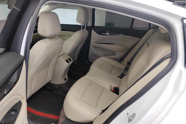 别克 君威 2020款 552T 精英型中控内饰21