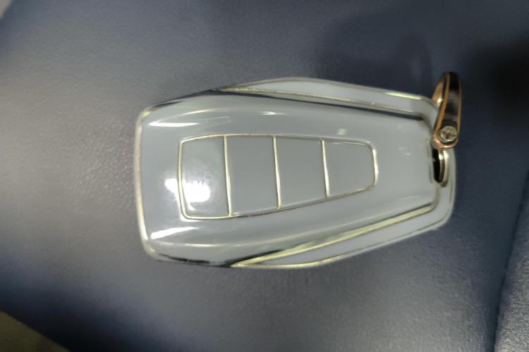 吉利几何E萤火虫 2023款 401KM 闪电虎 5座中控内饰11