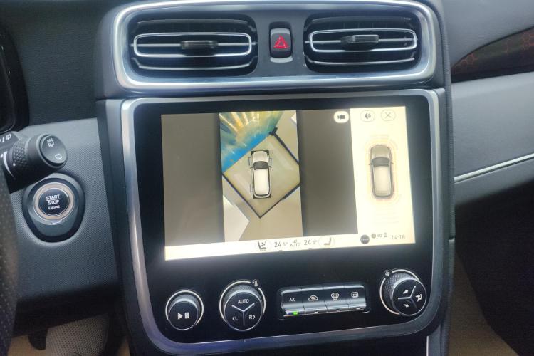 领克01 2017款 2.0T 四驱劲Pro版中控内饰16