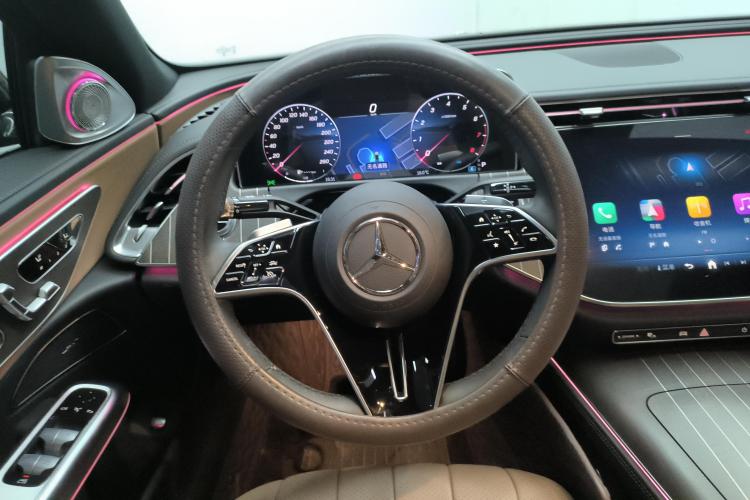 奔驰E级 2024款 E 300 L 时尚型中控内饰13