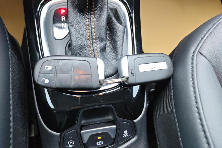 Jeep 指南者 2019款 220T 自动家享版中控内饰11