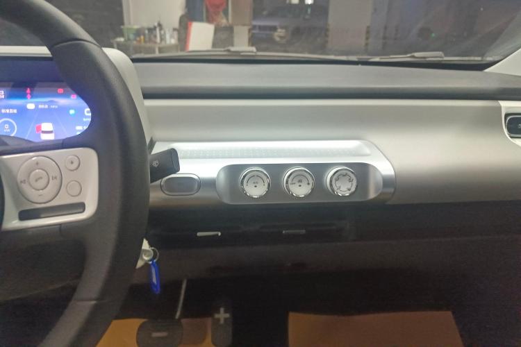 五菱汽车 五菱Air ev晴空 2023款 四座-标准版中控内饰16