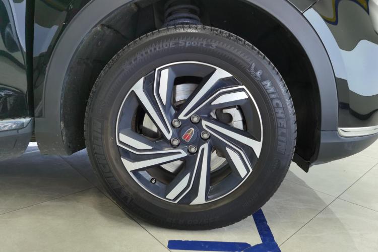 红旗HS5 2022款 改款 2.0T 智联旗享版车身外观10