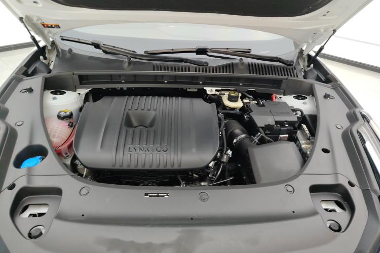 领克03 2023款 2.0TD DCT劲Pro机舱底盘24