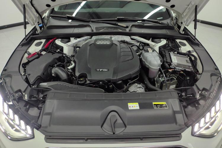 奥迪A4L 2020款 40 TFSI 时尚动感型机舱底盘24
