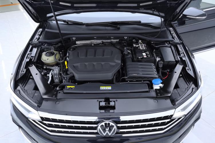 大众 迈腾 2023款 200万辆纪念版 330TSI DSG豪华型机舱底盘24