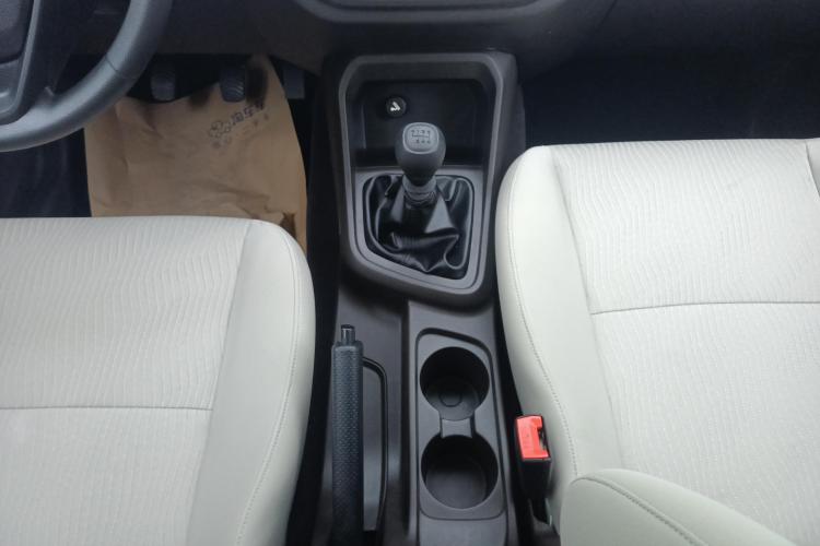 五菱汽车 五菱宏光V 2022款 1.5L劲享版电动助力LAR中控内饰18