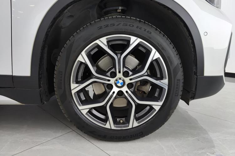 宝马X1 2020款 sDrive20Li 尊享型车身外观10