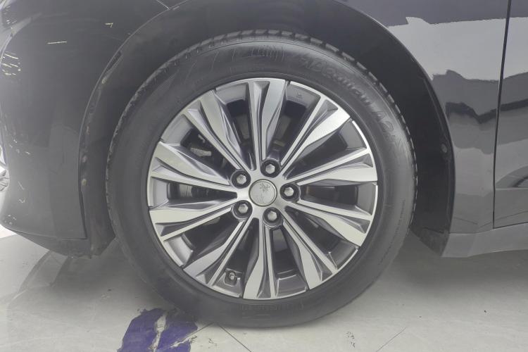 红旗E-QM5 2022款 431km 充电乐享版车身外观10