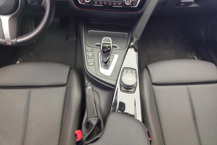 宝马3系 2019款 320Li M运动套装中控内饰18