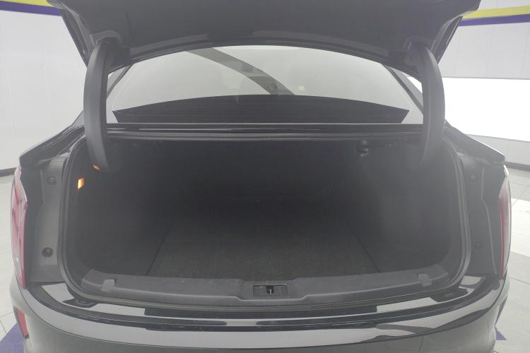 红旗E-QM5 2022款 431km 充电乐享版机舱底盘23