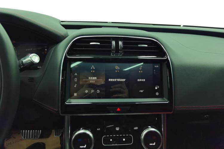 捷豹XEL 2022款 2.0T 250PS R-DYNAMIC S进取运动版中控内饰16