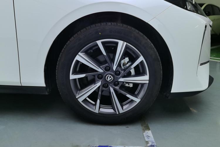 长安 逸动 2024款 1.5T GDI自动 旗舰型车身外观10