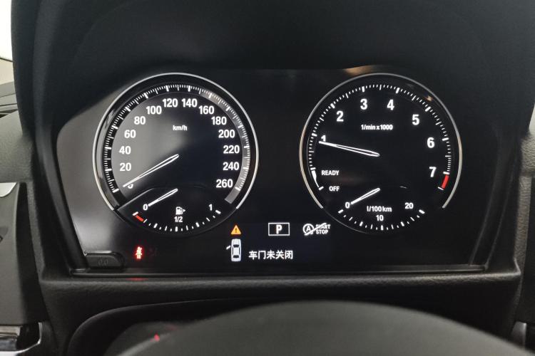 宝马1系 2018款 118i 运动型中控内饰14