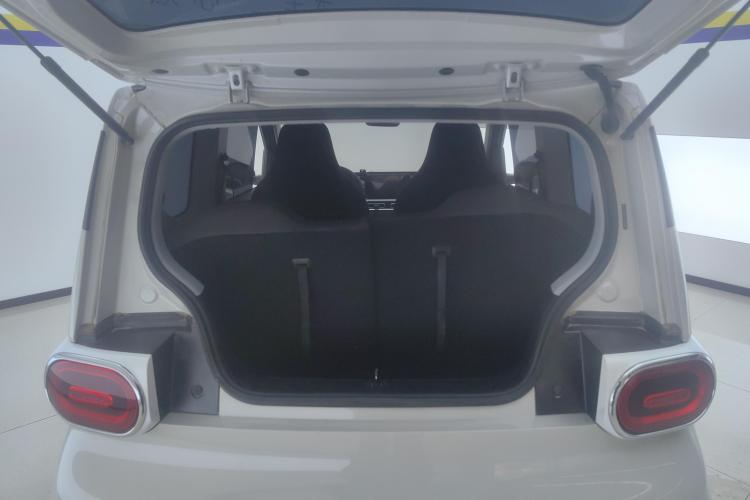 五菱汽车 宏光MINIEV 2024款 第三代 215km 进阶版机舱底盘23