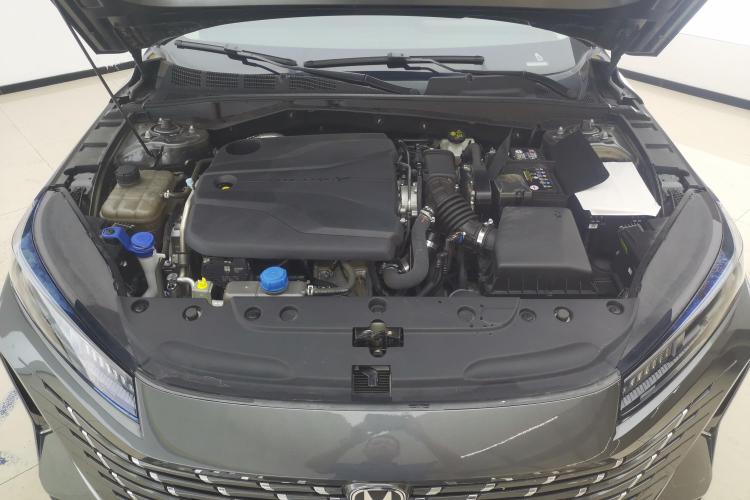 长安 逸动 2024款 1.5T GDI自动 旗舰型机舱底盘24