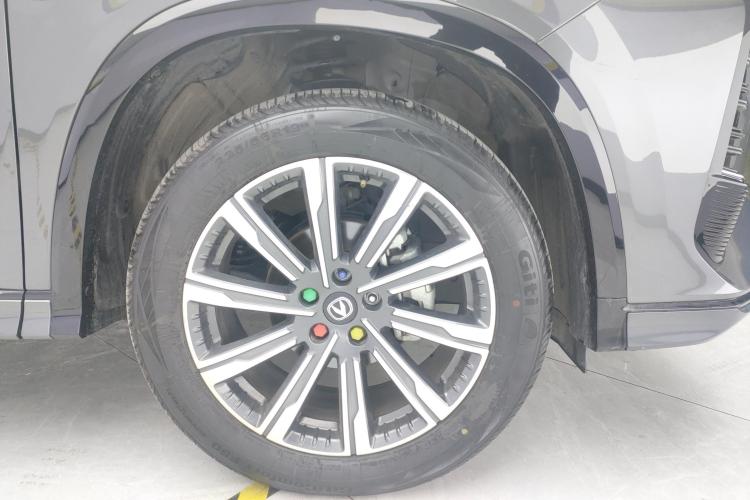 长安CS75 PLUS 2024款 第三代 冠军版 1.5T 智驾劲航型车身外观10