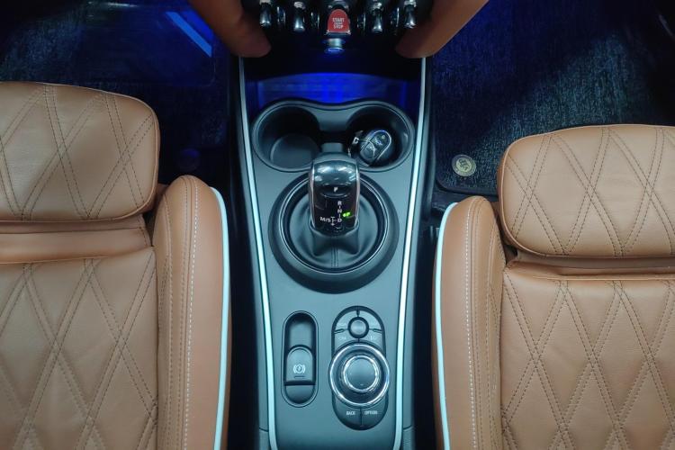 MINI Countryman 2022款 改款 2.0T COOPER S中控内饰18