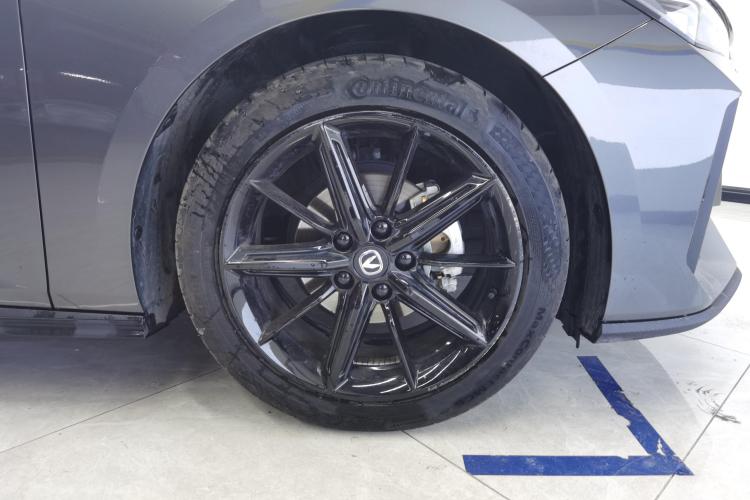 长安UNI-V 2023款 1.5T 尊享型车身外观10