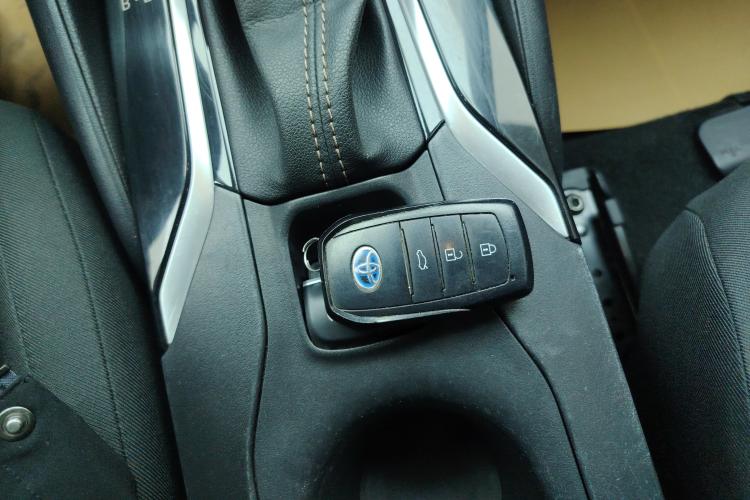 丰田 雷凌 2023款 智能电混双擎 1.8L 领先版中控内饰11