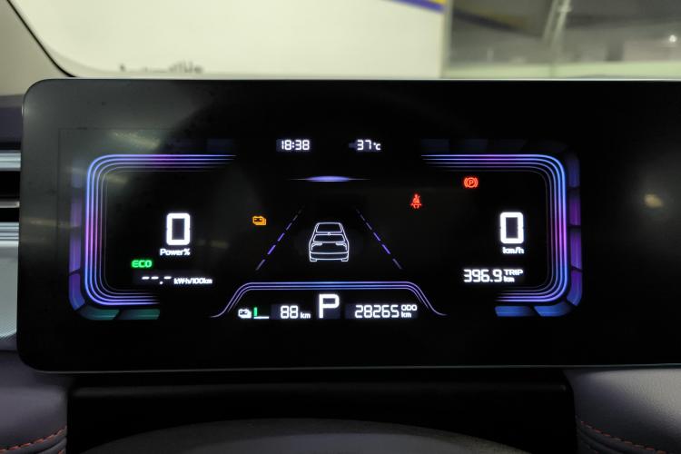 吉利几何E萤火虫 2023款 401KM 闪电虎 5座中控内饰14