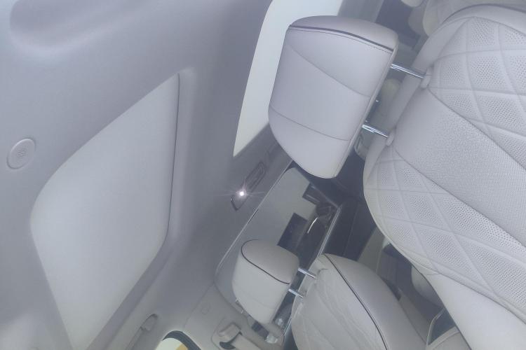 腾势D9 2024款 DM-i 1050 尊享型中控内饰22