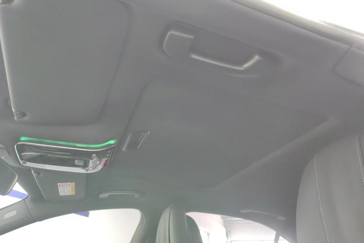 奔驰C级 2023款 改款 C 200 L 运动版中控内饰22