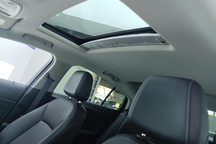 别克 君威 2024款 25T 超享版中控内饰22