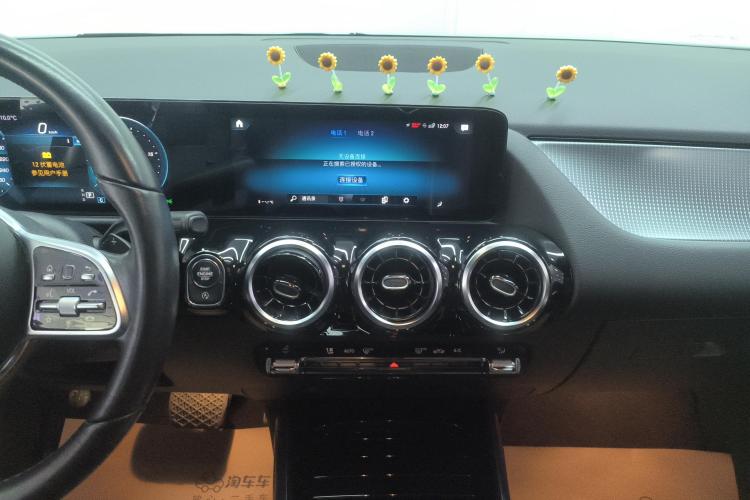 奔驰B级 2021款 B 200 时尚型中控内饰16