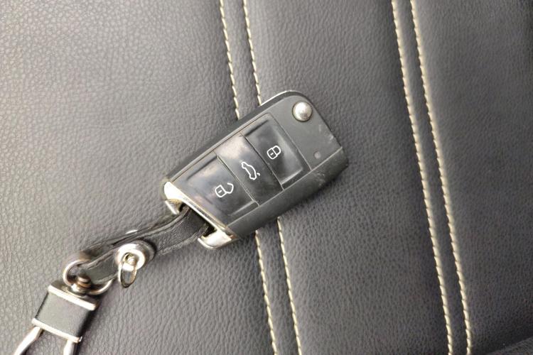 大众 速腾 2023款 200TSI 手动飞越版中控内饰11