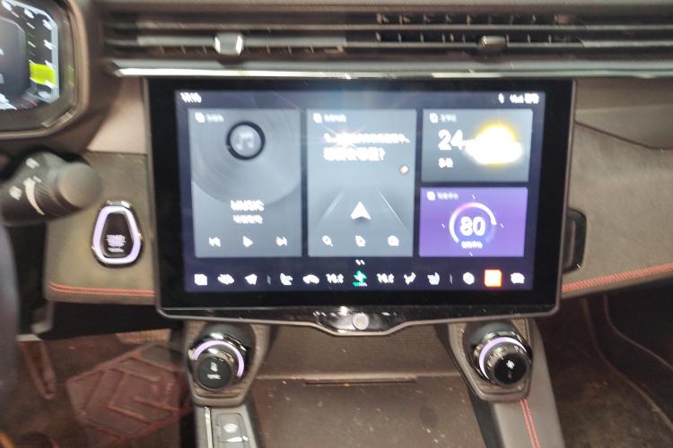 领克05 2022款 2.0TD 四驱劲Halo中控内饰16