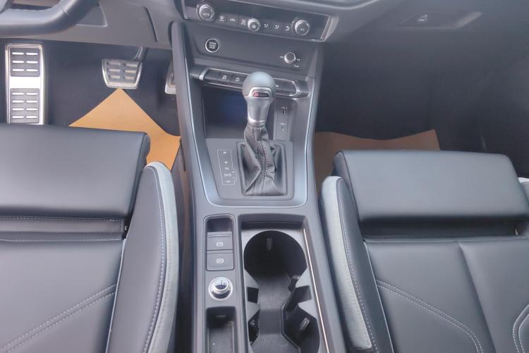 奥迪Q3 2024款 35 TFSI 时尚动感型中控内饰18