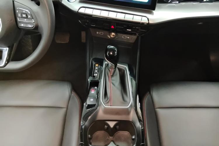 名爵 MG5 2023款 180DVVT CVT风尚版中控内饰18