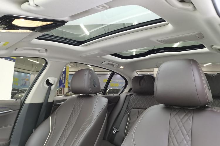 宝马5系新能源 2020款 里程升级版 530Le 豪华套装中控内饰22