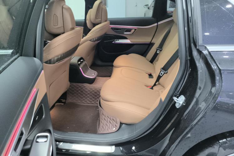 奔驰E级 2024款 E 300 L 时尚型中控内饰21