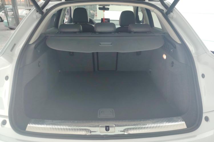 奥迪Q3 2018款 30周年年型 30 TFSI 时尚型机舱底盘23