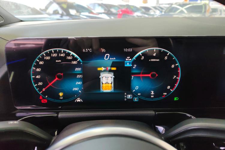 奔驰GLA 2023款 GLA 220中控内饰14