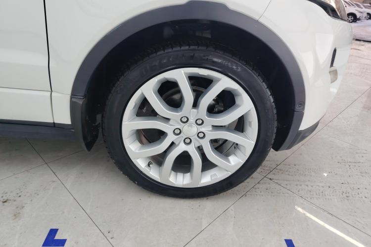 路虎 揽胜极光(进口) 2014款 2.0T 5门耀动版车身外观10