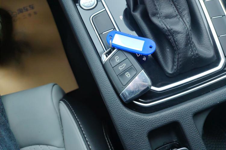 大众 迈腾 2023款 200万辆纪念版 330TSI DSG领先型中控内饰11