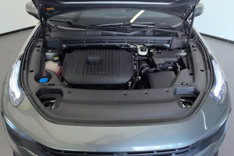 领克02 2022款 2.0TD DCT耀Plus机舱底盘24