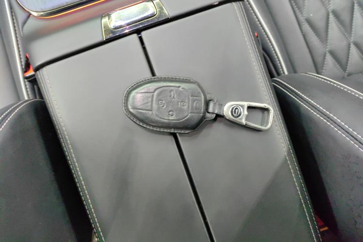 广汽传祺 传祺GS8 2022款 双擎系列 2.0TM 两驱尊贵版 （七座）中控内饰11