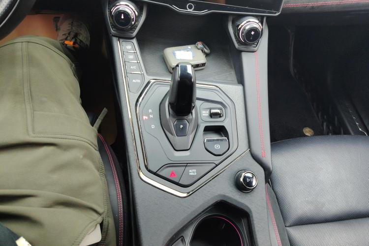 领克05 2020款 2.0TD 四驱劲Halo中控内饰18