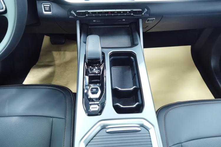 吉利汽车 豪越L 2024款 2.0T DCT尊贵型中控内饰18