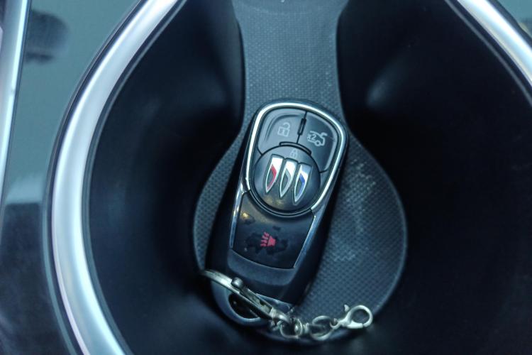 别克 君威 2024款 25T 超享版中控内饰11