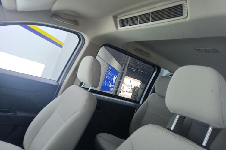 五菱汽车 五菱宏光V 2022款 1.5L劲享版电动助力LAR中控内饰22