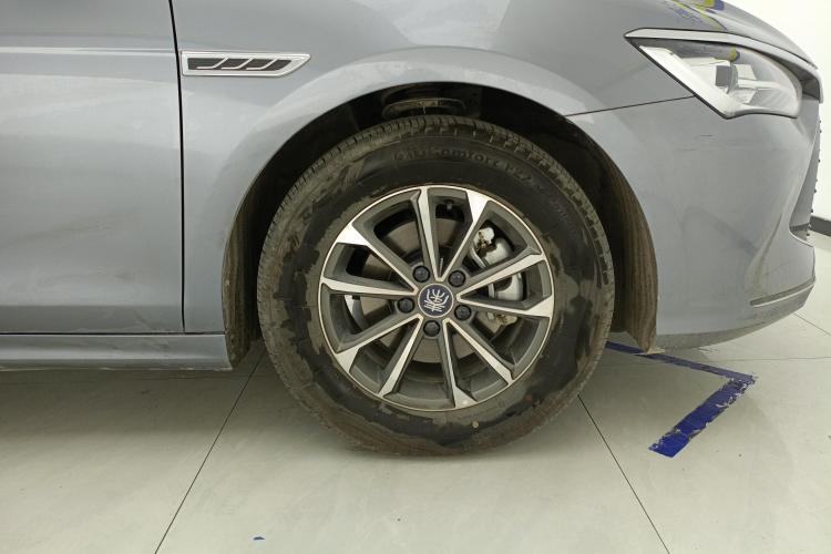 比亚迪 秦PLUS 2024款 荣耀版 DM-i 55KM领先型车身外观10