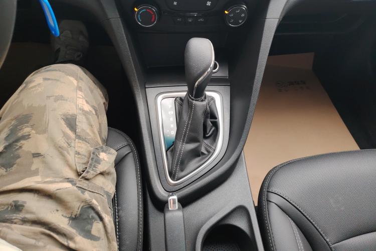 别克 英朗 2021款 改款 典范 1.5L 自动精英型中控内饰18