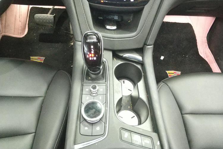 凯迪拉克XT6 2020款 28T 七座四驱风尚型中控内饰18